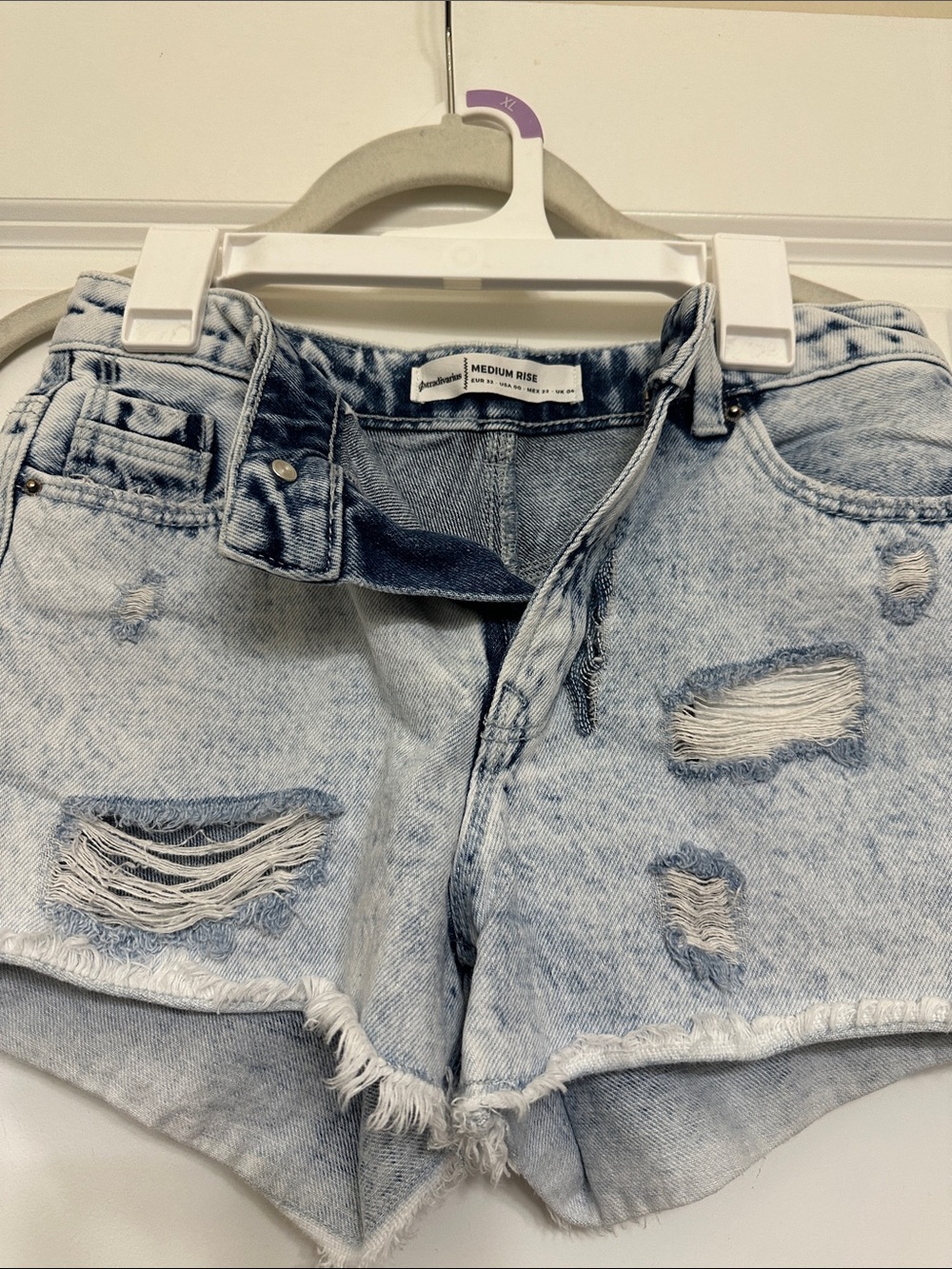 Stradivarius Medium Rise Distressed Light Wash Denim Shorts - Size 00
